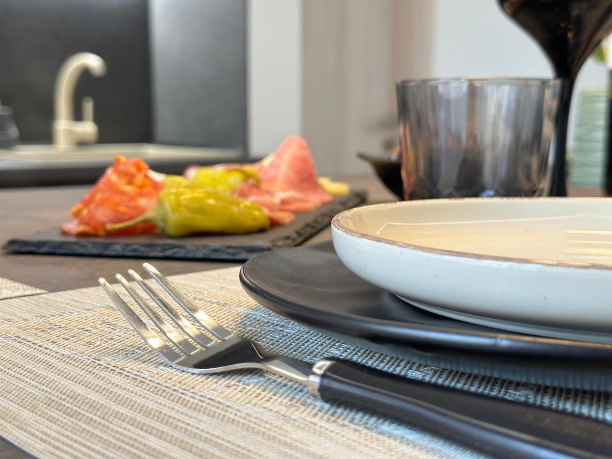 Seaside Deluxe Apartment Ialysos  Dış mekan fotoğraf